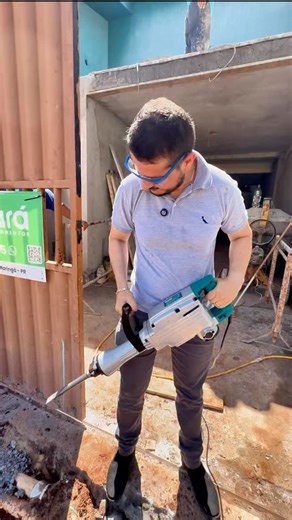 Eng Civil Adriano Vanjura | Engenheiro | Engenharia on Instagram: "Estou engenheiro mas também já fui pião, e já estou indo para o próximo nível . 🚀🚀"