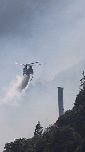 Introducing Type 1 Helicopters: A Vital Asset in Wildfire Management 🚁 Type 1 helicopters are the most advanced and effective aerial tools for combating wildfires. Equipped to carry up to 700 gallons of water or fire retardant, their capabilities are critical for precision drops. 🎯💧 These helicopters efficiently utilize public lakes, reservoirs, or other deep water sources to quickly refill and return to the fire line. 🔄 Some are configured to transport up to 15 personnel directly to the inc
