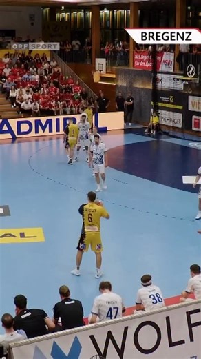 Die Top-Sportvideos des Jahres: Ivan Horvat vom HC Hard wird nach einem Brutalen Foulspiel für 26 Monate gesperrt. Später wird die Strafe auf 12 Monate, davon sechs bedingt, verringert. Das Video vom 6. Mai ist auf unserer Seite das zweitmeistgesehene des Jahres 2025. #sport #orfsport #topvideo #rückblick #handball | ORF Sport