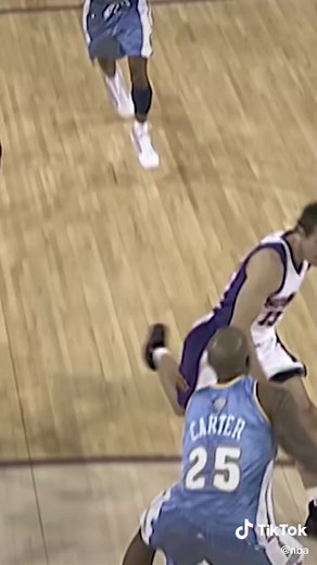 Steve Nash with the spin move and layup 🌪️😮‍💨 #NBAHistory #NBA #SteveNash #basketball
