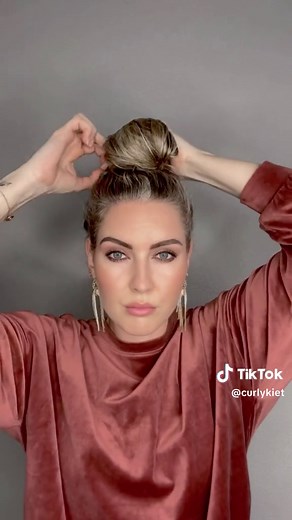 Curly Hair Bun Tutorial | Easy Hairstyles for Curly Hair