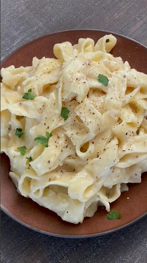Vegan Fettuccine Alfredo - so easy and delicious!