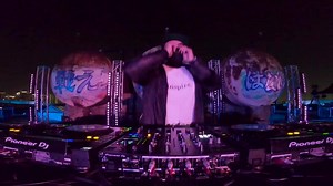 would you rather: me upload this set to youtube or me drop this merch fit? | Deorro