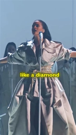 Rihanna LIVE — Goosebumps when this part hits ✨#shorts #liveconcert #rihanna #diamonds
