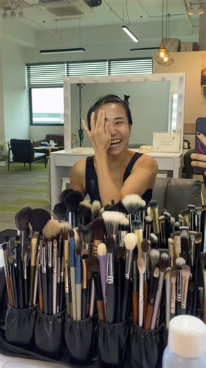 Makeup doesn’t have to be complicated or overwhelming — we’ve got you covered! Starting from basics, skin prep, application techniques and more, our workshops with our Principal and Senior artist will guide you through! DM us to find out more! 🫶 1-1 classes, group classes and even corporate groups are available. #makeupsingapore #singaporemua #makeupworkshop #singaporemakeup #eventmakeup #singaporemakeupartist | Enchanté Makeup