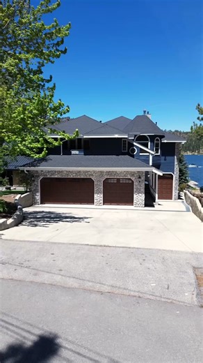 GILNER POINT LAKEFRONT is a show-stopping Big Bear luxury cabin...