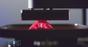 従来の25-100倍の速度を実現した革新的光造形技術が登場