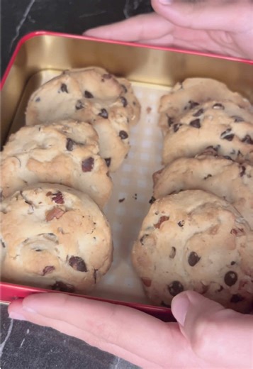 Soft, Chewy Cookies That Melt in Your Mouth! Ingredients; 100 gr unsalted butter 3/4 cup brown sugar 1/4 cup sugar 1 egg 1 1/4 cup flour Vanilla 1 teaspoon baking powder 1/4 teaspoon baking soda #Cookies #CookieRecipe #ChewyCookies #creatorsearchinsights
