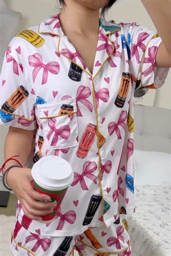 Stylish 2-Piece Women's Pajama Set with Bow Pattern