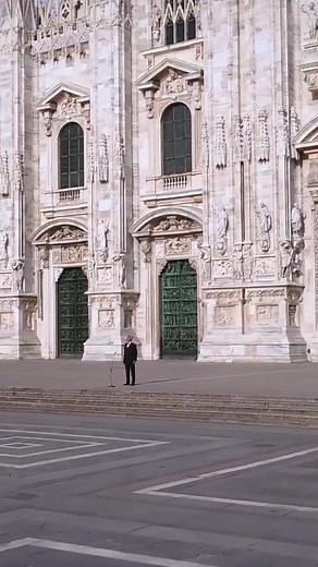 Andrea Bocelli Sings Amazing Grace at Duomo di Milano