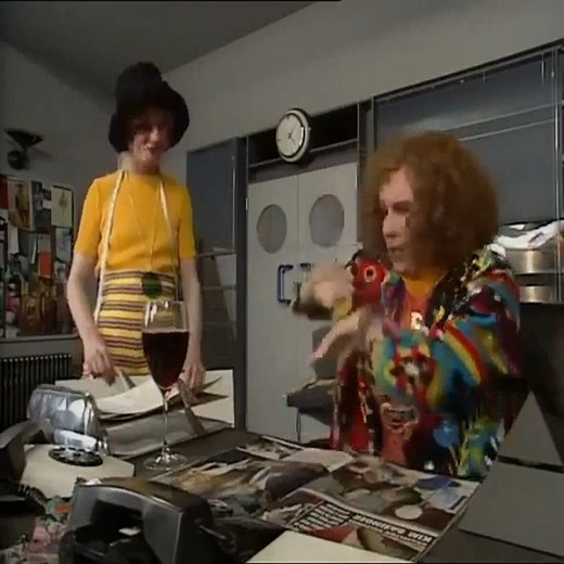 Absolutely Fabulous - Season 1 Episode 01- Fashion | Classic TV Moments