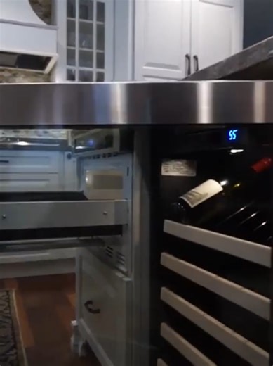 🎉 Grand Opening – Up to 40% OFF! We’re proud to announce the grand opening of our USA Cabinet Store Orlando location — the largest kitchen and bathroom showroom in Orlando! We are a branch of USA Cabinet Store with 16 franchise locations nationwide. Now open in Winter Springs, FL, we specialize in full-service remodeling for kitchens, bathrooms, countertops, and vanities. ✨ Remodel your kitchen & bathroom with the best in the industry: – ✅ Custom kitchen cabinets in all styles and colors – ✅ Lu