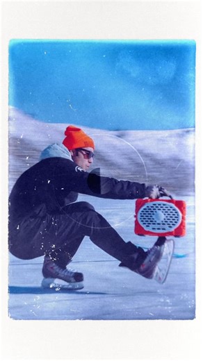 Built for the great outdoors and every great playlist. Give the gift of rugged, waterproof, premium speakers. | Turtlebox