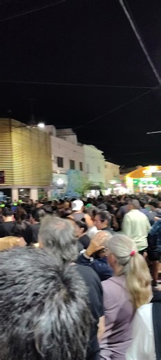 Festival Alienígena de Capilla del Monte - Edición 2026 Este fin de semana, Capilla del Monte volvió a vibrar con energía cósmica en su ya icónico Festival Alienígena. Miles de visitantes se congregaron al pie del Cerro Uritorco para celebrar uno de los eventos más singulares de Argentina, donde la ufología, el misterio y la cultura popular se fusionan en una experiencia única. Durante tres días, el pueblo cordobés se transformó en un epicentro de avistamientos, conferencias sobre fenómenos para