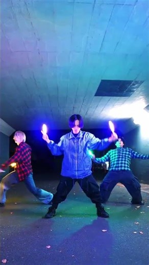 Left hand and right hand in slow motion, Douyin trendy street dance challenge, hiphop boy group,
