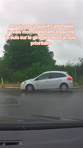 il arrive pleine balle sur le giratoire #viralvideo #automobile #roadrage #viral #fyp #viralshorts