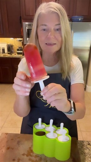 Easy Homemade Popsicles | Zoku Popsicle Mold Review