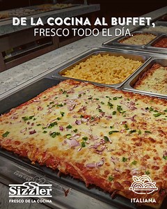 Cada estación del buffet se prepara con ingredientes frescos todos los días. Así se sirve el sabor en Sizzler. 🧅🍗🥗 #SizzlerPR Fresco de la cocina. 📲Síguenos en Instagram @sizzler_puertorico | Sizzler Puerto Rico