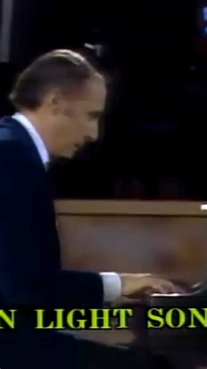 This #ManciniMonday calls for something timeless 🌙 Enjoy this live performance of “Moonlight Sonata.” | Henry Mancini