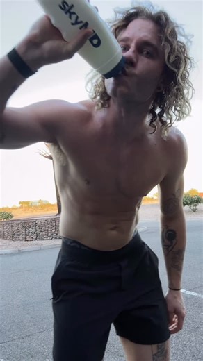 Luke Fouts on Instagram: "Saw ppl that run do this thang so I tried it 3 mile PR… but I can go faster 😏 207lbs"