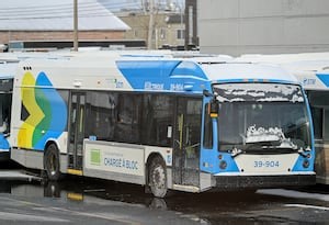 Quebec pushes back deadline to electrify public buses