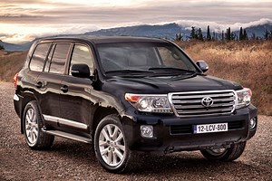 Toyota Land Cruiser Engine Oil Capacity & Type [July 2024]
