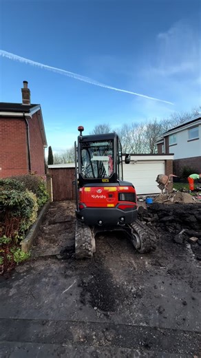 Belvoir Contractors Ltd 🏘️Your local driveway specialists Has your driveway seen better days and no longer reflects the standard of your home? We design and install high-quality driveways that enhance appearance, improve practicality, and add long-term value. 📍 Covering Manchester, Lancashire & Cheshire Designed for you. Professionally installed. Trusted by homeowners. For a free no obligation quote contact us today 📞 0161 850 3440 📧 info@belvoircontractors.co.uk 🌐 www.belvoircontractors.co