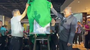 “The Magician” or the book telling the story of Philippine billiards icon Efren “Bata” Reyes written by his compatriot, former pro pool player Marlon Manalo, has been revealed. Part of proceeds of book sales will go to retired and current billiards players. | via Paige Javier, ABS-CBN News | ABS-CBN News