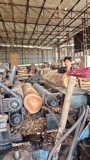 Shaving wood to make a boss. #sortvideo