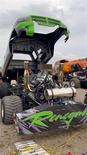 Warming up the “Renegade” Pro Modified 4WD Truck in Georgetown, OH! #truckpulling #renegade #4x4 #Motorsport #horsepower | BB Pulling Videos