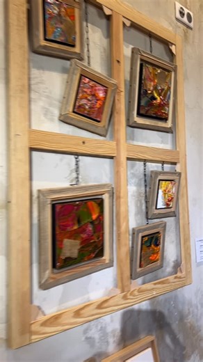 Blandine Insler • Abstract Painter on Instagram: "(EN below) ✨ EXPOSITION PETITS FORMATS 🙌🏻 Nous sommes heureux de vous proposer une exposition en accord avec ce lieu convivial et atypique ! 📍 Le Magic Hall — 17 Rue de la Quintaine, Rennes (métro Sainte-Anne) 🗓️ Exposition jusqu’au 15 janvier — entrée libre tous les jours - c’est un hôtel. 👉🏻 Faites-moi signe si vous avez envie que l’on s’y retrouve, ce sera avec plaisir. 🚀 Et pour les plus curieux, amateurs de grands formats, l’expositio