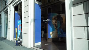 Jump back in the Milan Design Week 2024. Bisazza takes part in the video "Design. A love Affair, Qui Milano, a voi mondo", produced by 3D Produzioni for Sky Arte @follower #bisazza #danielarsham #autoban #ashleyhicks #mosaico #mosaic | Bisazza