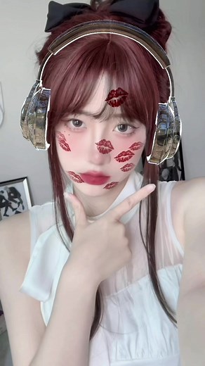 Hiệu Ứng Kiss Me Freeze với Tai Nghe Thủy Tinh