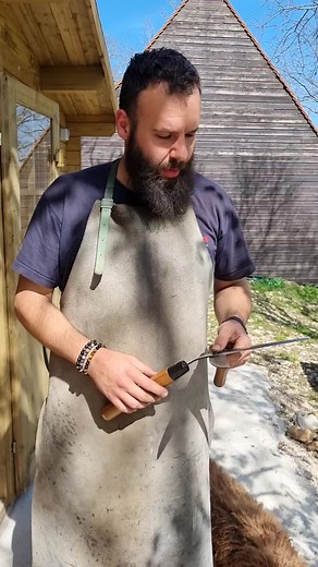 Aujourd'hui je vous donne des conseils sur l'affûtage de taille-haies 🌳Partagez autour de vous 😉Bonne journée ! #affuteur #aiguisage #artisanatfrancais #artisan #artisanat #affuteurdecouteaux #affutagecouteau #aiguisage #aiguiseur #aiguiseurdecouteaux #ohmylot #igerslot #igersoccitanie #igersdordogne #coutelier #coutellerieartisanale #coutellerie #cazalssalviac #printemps2022 #fabricationfrancaise #fabriqueenfrance #knifeworker #renovationproject #knife #knifemaker #knifemaking #couteau