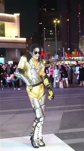 This Michael Jackson Dance Is All About Rhythm and Presence 🎵👑