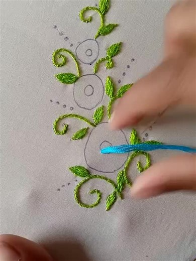 Amazing Flower Hand Embroidery Design Tutorial #verysimpleembroidery #design #usefull #content #foryoupage #trendingcontent #trendingpage #viralvideos #trendingtiktokvideo #trendingtiktokvideoviral