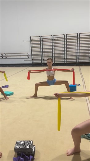Some intensives moments with elastic bands 💥 Join our classes 👉 Reach new heights 👉 for a higher level of performance 🏆 Coach @coach_lillydowns . . . #flexibilityacademy #flexibility #dancemoms #stretching #balletdancer #rhythmicgymnastics #iceskate #rg #flexibilityclasses #gymnasticslife #acrodance #allstarcheer #cheerleader #ballerinas #tumbling #circuscircus #contortion #pilates | Flexibility Academy