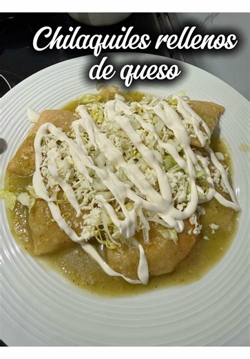 Estos chilaquiles verdes rellenos de queso te van a encantar rápido y facilísimo de hacer🫰🏻💚 #recetas #chilaquiles #comidamexicana #parati
