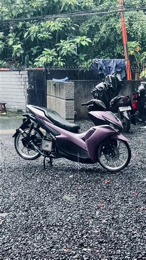 Me N You in the rain?🥺#aerox #fyp #cute