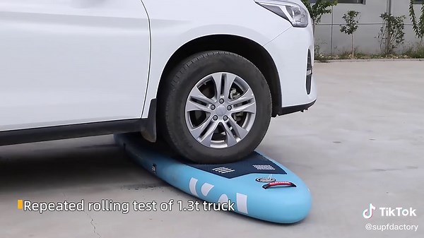 Have you ever tried your own paddle board before?😜😜 Come with me~~#paddleboard #sup #watersports #paddleboarding #inflatablesup #suptest