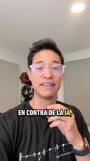 Me pareció súper interesante la historia de por qué @celiacruz decía “Azúcar” y gracias a la IA pudimos recrear esa escena… solo con un camarero japonés 😂 Video musical completo en mi canal de YT (link en bio!) 🎥 @Mimy Succar