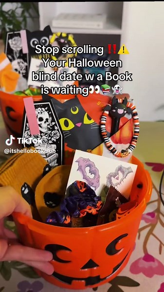 Boo, but make it bookish 👻📚 #blinddatewithabook #blinddatewithabook #tbr #book