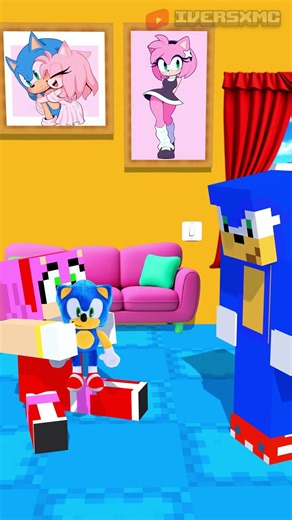 Sonic helps Amy Rose with her plushie ❤️ #sonic #amyrose #shorts #roblox