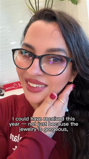 CladysUSA on Instagram: "🎁Make your Christmas sparkle with Jeulia! ⏳15% discount code: Kledisa15 💍Search ID: JEAM0028,JEWB0639,JEWB0875 Link in my BIO: https://jeulia.io/91o12 #jeuliajewelry #jeulia #JeuliaChristmas #JeuliaGiftFinder"