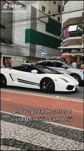 Auto Amigos on Instagram: "Balneário Camboriú, o paraíso para quem curte carro! 😻👏🏽🏎"
