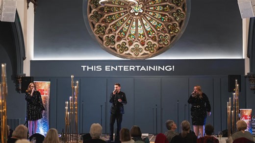 ✨ TOP TABLE SINGERS ✨ Finding your seat has never been this entertaining! If you’re looking for something different for your special day but you don’t fancy singing waiters, why not surprise your guests before they’ve even sat down for their meal?! RHP’s Top Table Singers can be positioned on podiums around the room ready to entertain your guests as they get themselves seated. This is the perfect addition to a room reveal and such a fun way to keep the celebrations and the party vibes going! You