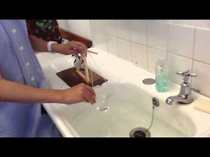 Reinet explains how an Egyptian shaduf works using her model.