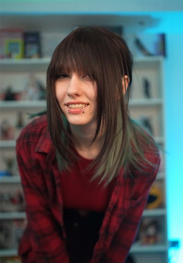 Tomboy Alt Girl Style: Pale Alt & Emo-Inspired Look