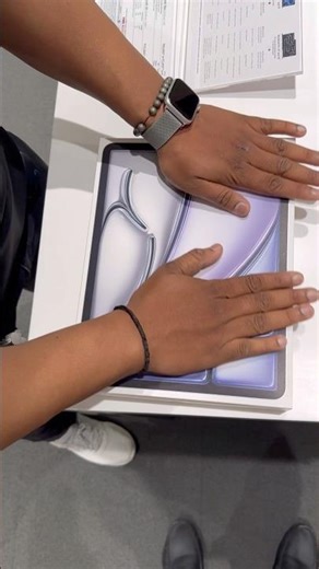 “iPad Air M4 Unboxing: First Look & Hands-On Review.” 🎉