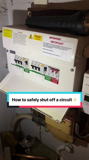 How to prove a circuit is dead 😵 ⚡️ A quick little demo video with a lock off device. Like and comment for more! #electrician #safeisolation #safety